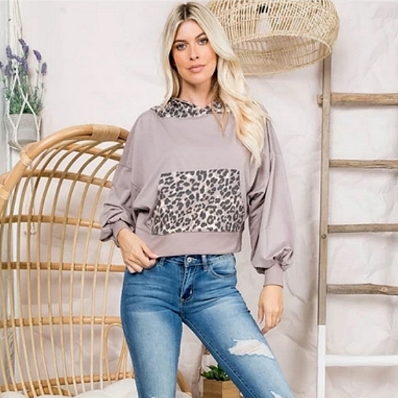 Zenana Outfitters Tops - Zenana Purple Leopard Print Hoodie